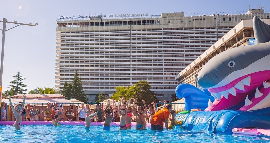 Гранд-отель «Жемчужина» и открытый бассейн с высоты — фото 3 — фото 3